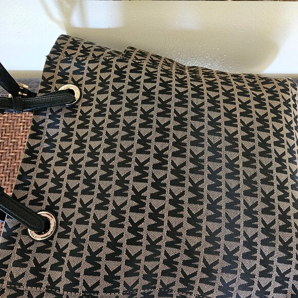 Michael Kors Jet Set Tan and Black Monogram Tote Shoulder Bag - Picture 4 of 12